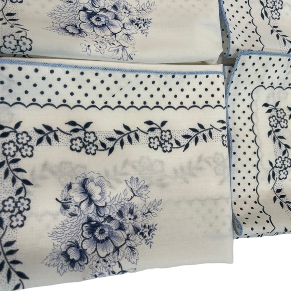 Table napkins (cotton) 16 X 16 inches,  blue with flowers and scrolling. - Picture 3 of 3